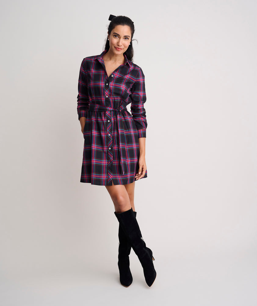 Model is wearing UNTUCKit Cassie dress in purple plaid. 