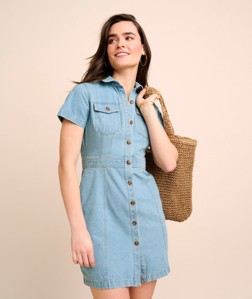 Model is wearing UNTUCKit Renee denim dress.