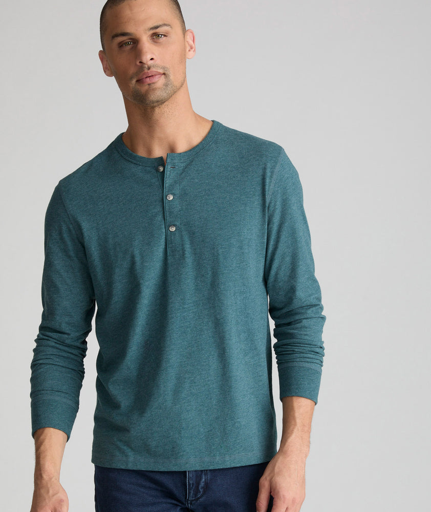 Model is wearing UNTUCKit Albarino Henley in Balsam. 