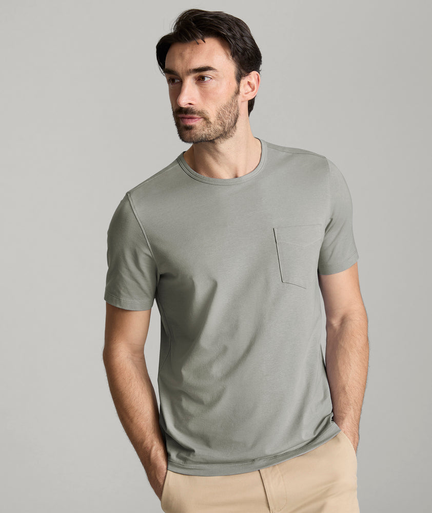 Model is wearing UNTUCKit berry pocket tee in castor.