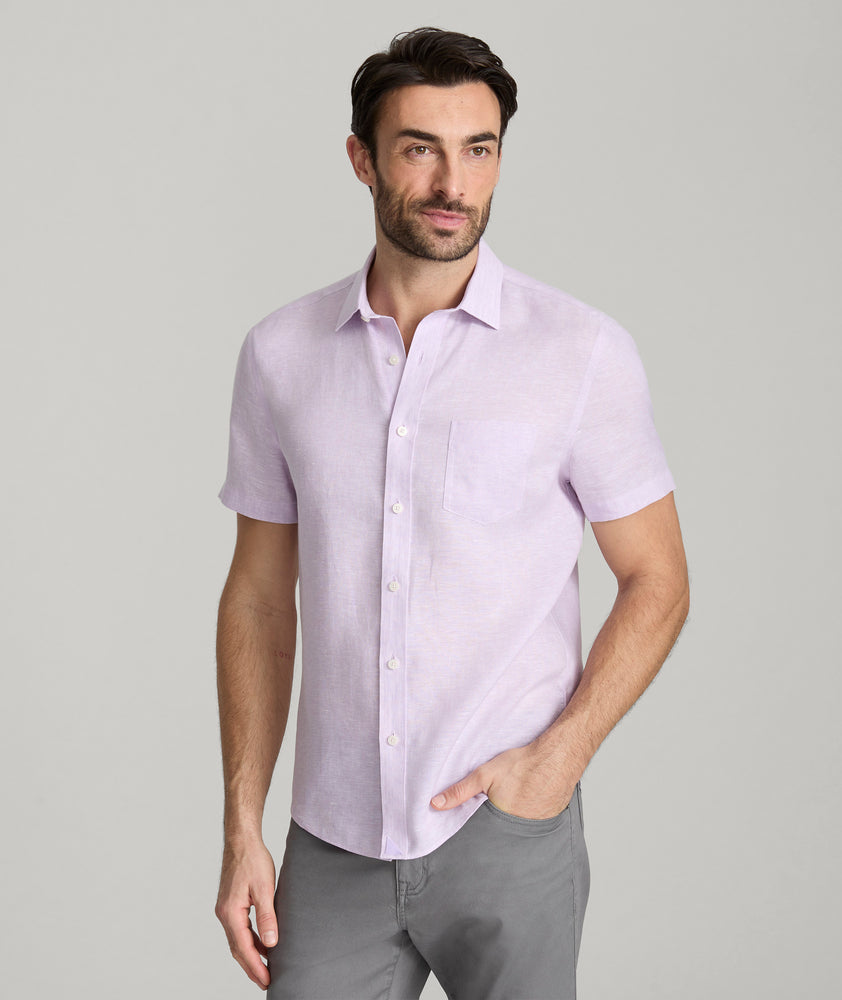 Model wearing an UNTUCKit lavender Wrinkle-Resistant Linen Short-Sleeve Cameron Shirt.