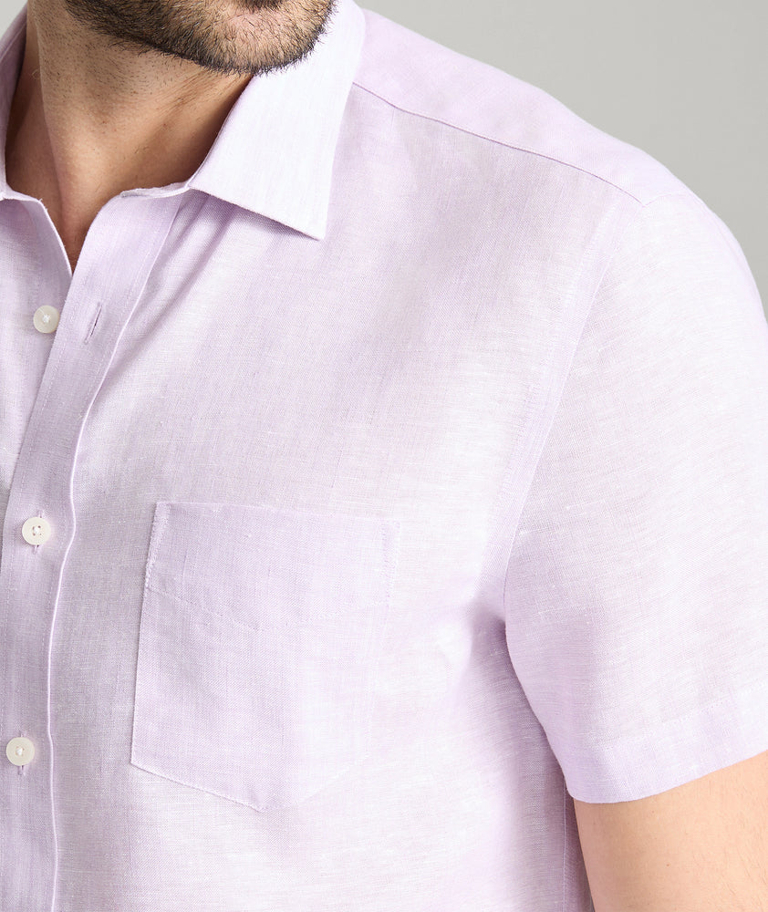 Model wearing an UNTUCKit lavender Wrinkle-Resistant Linen Short-Sleeve Cameron Shirt.