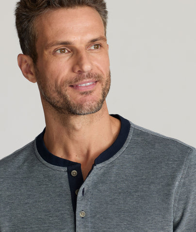 Model is wearing UNTUCKit Cascudo long sleeve pique henley in sky Captain.