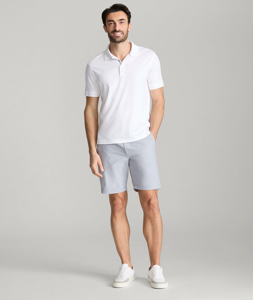 Model wearing UNTUCKit Mid Grey Traveler Shorts.