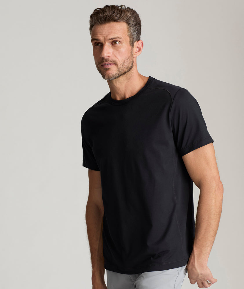 Model is wearing UNTUCKit Clarendon II in Black.