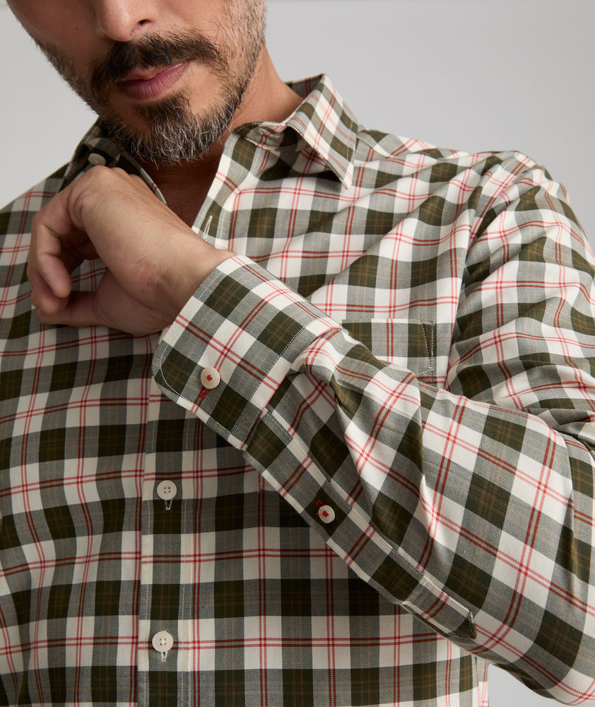 Model is wearing UNTUCKit Harwin wrinkle-free shirt. 