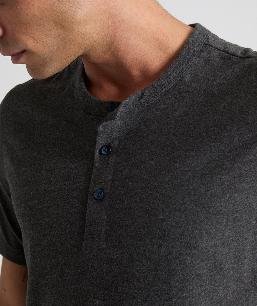 Model is wearing UNTUCKit Jericho henley in gray.