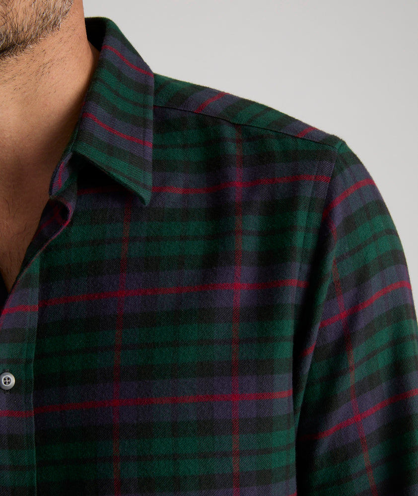 Model is wearing UNTUCKit Flannel Moncayo Shirt.