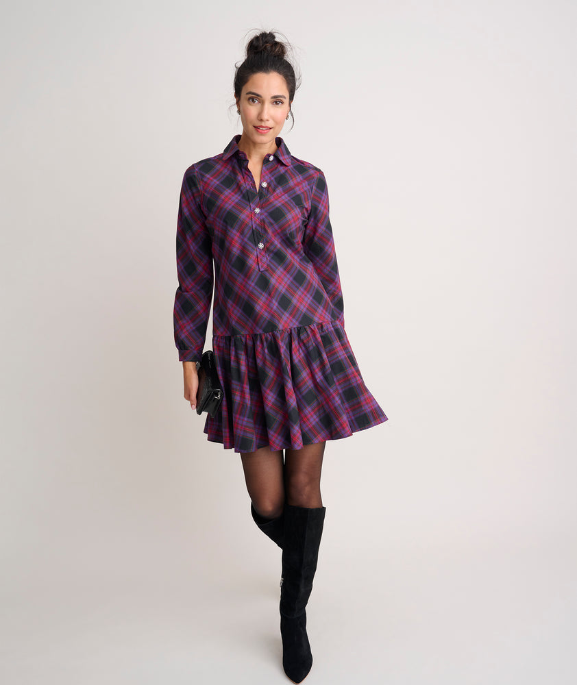 Model is wearing UNTUCKit Reese Dress in plaid. 