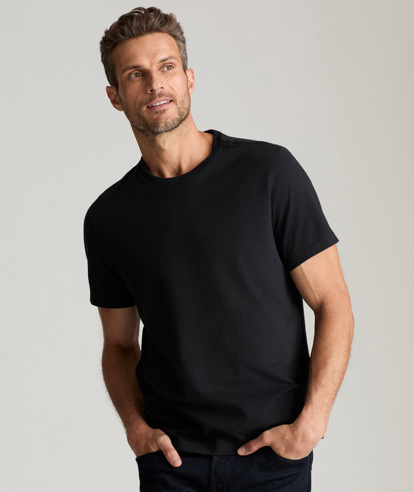 Model is wearing UNTUCKit Saxum ultra soft tee in black. 