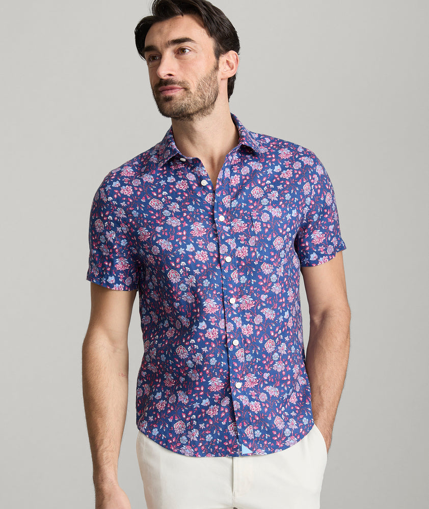 Model is wearing UNTUCKit Scott short sleeve shirt. 