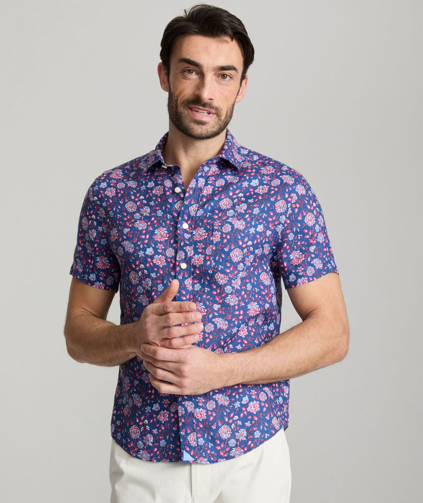 Model is wearing UNTUCKit Scott short sleeve shirt. 