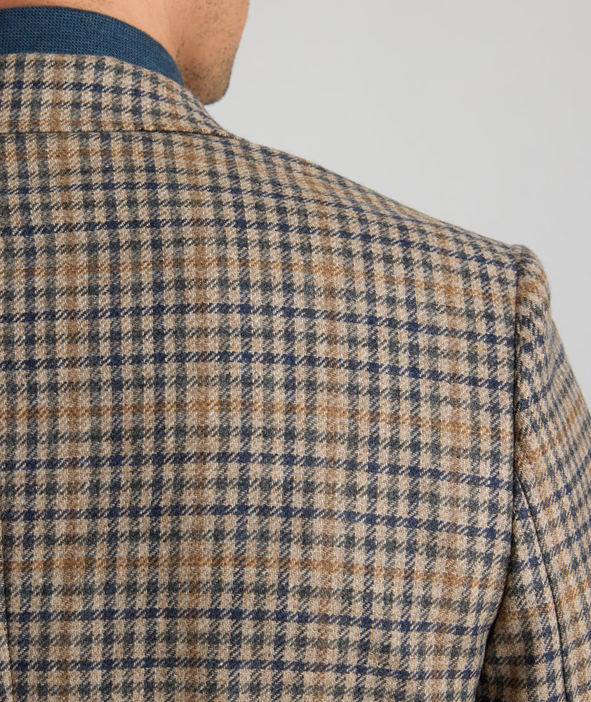 Model is wearing UNTUCKit Italian Wool Sezanne Sport Coat.